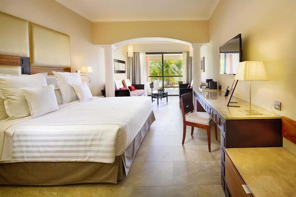 Barcelo-Maya-Beach-Resort-King-Suite